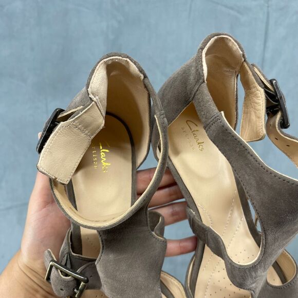 Clarks Heels Womens 9 Tan Open Toe Cushioned Chunky Block Faux Leather - Picture 3 of 7